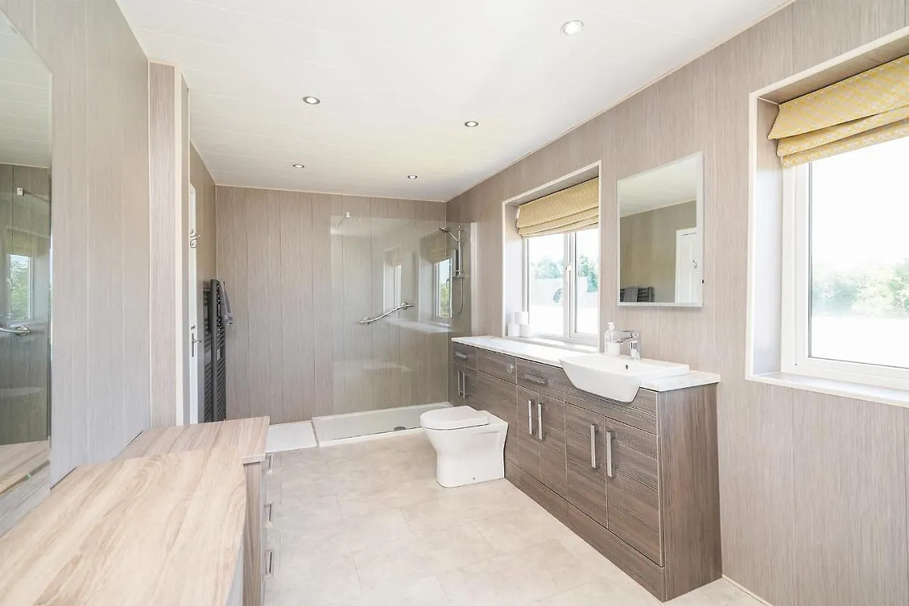 Spapartyhomedotcom Sheffield 0*,
