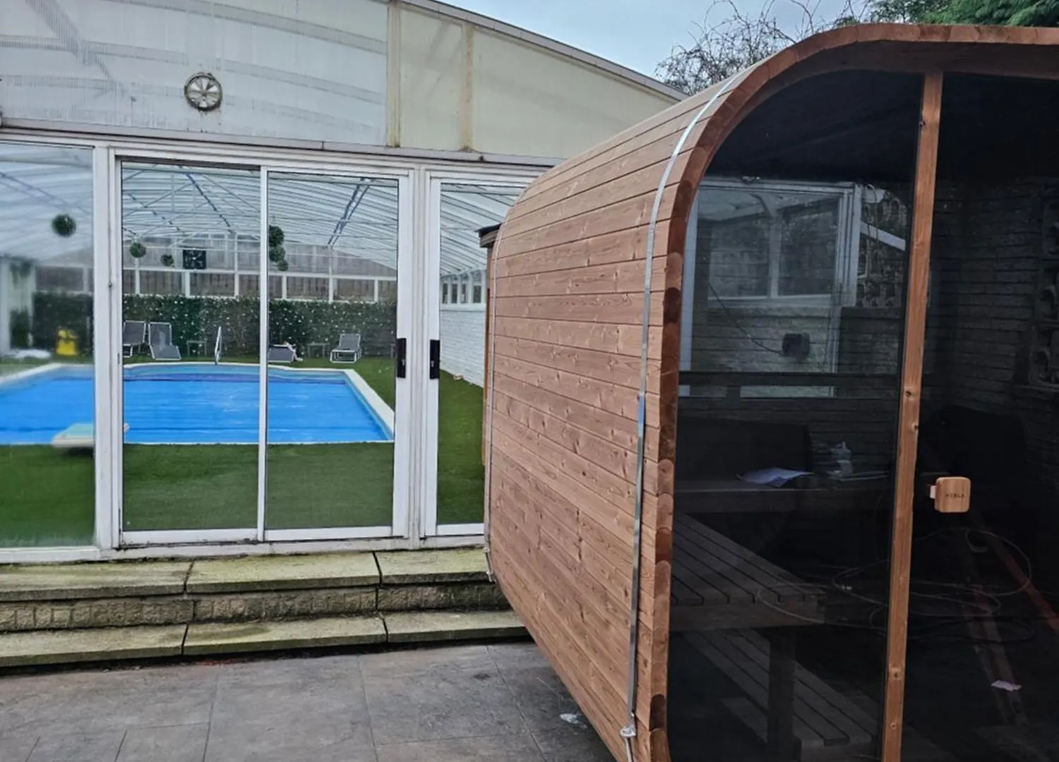 Spapartyhomedotcom Sheffield 0*,  Wielka Brytania